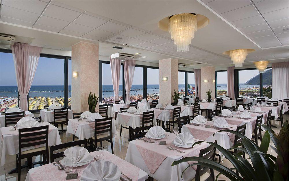 Hotel Napoleon カットーリカ エクステリア 写真